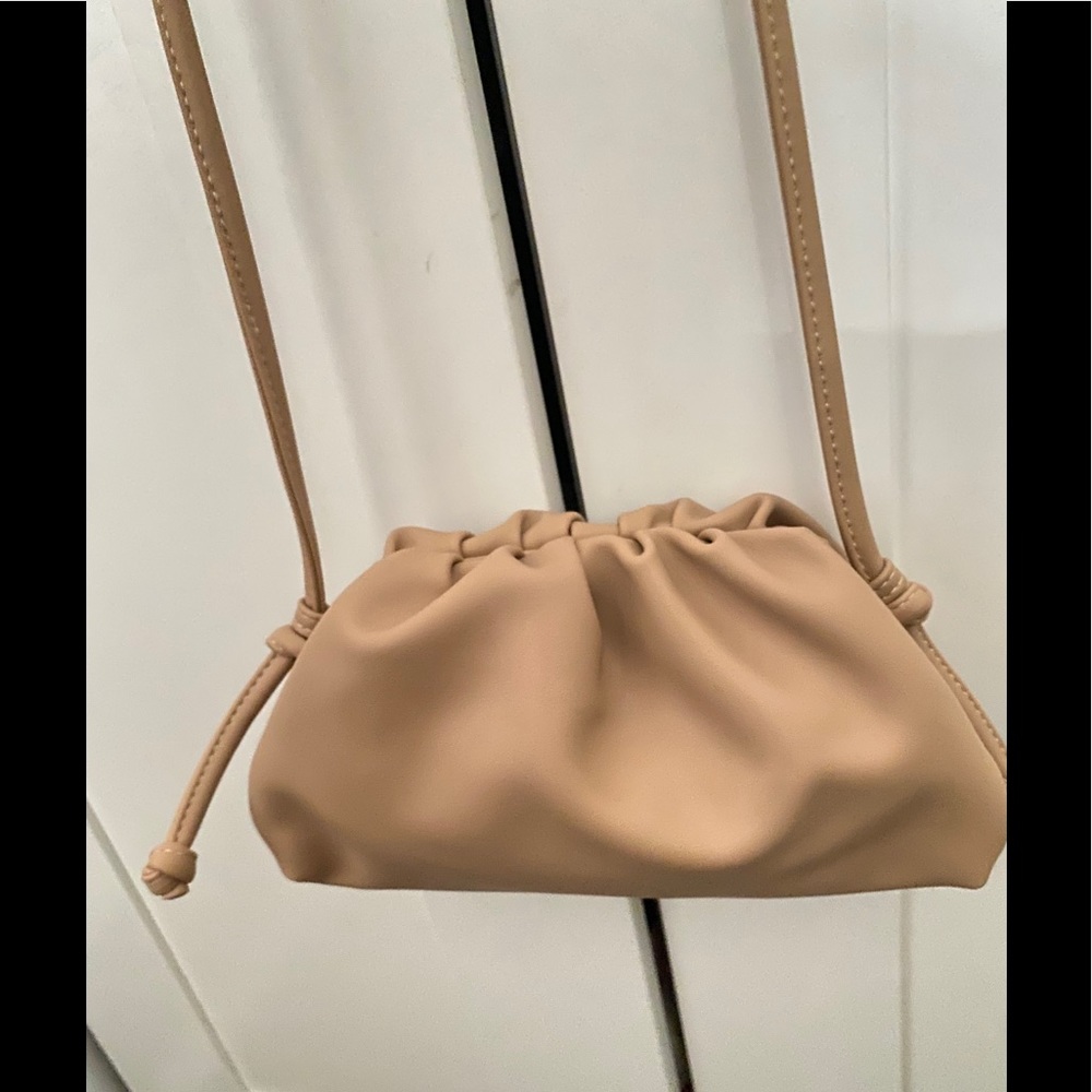 Mini pouch / dumpling bag color almond